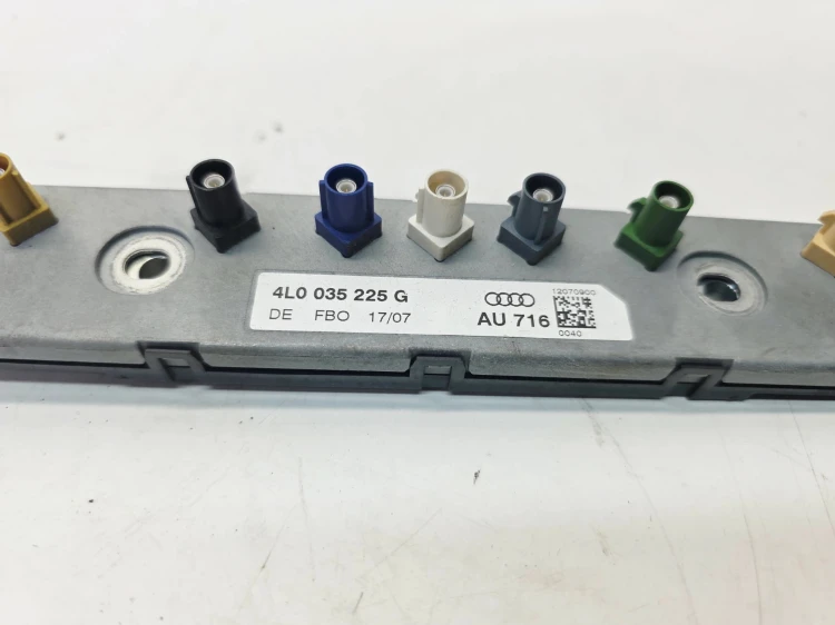 WZMACNIACZ ANTENOWY AUDI Q7 4L 4L0035225G