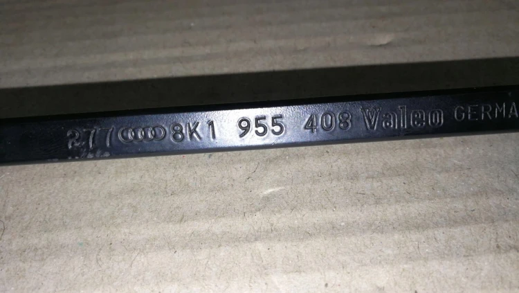 RAMIĘ WYCIERACZKI PRAWE AUDI A4 B8 EU 8K1955408