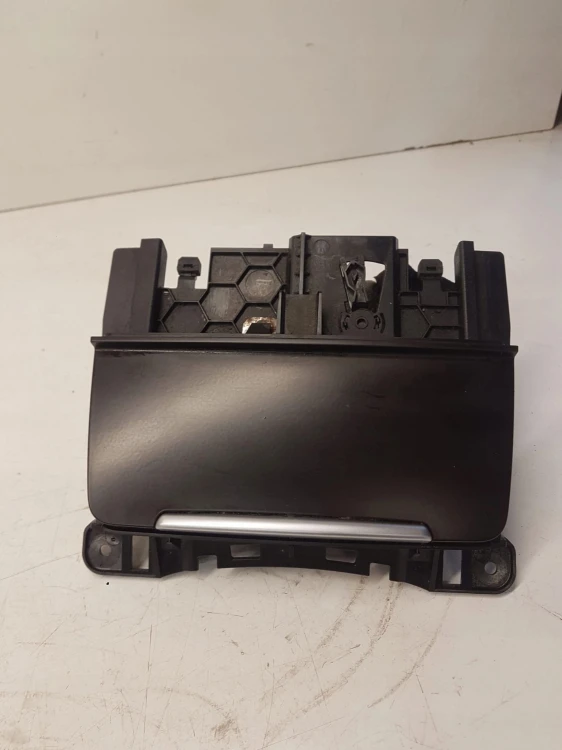 POPIELNICZKA SCHOWEK AUDI A4 B8 A5 8K0857951