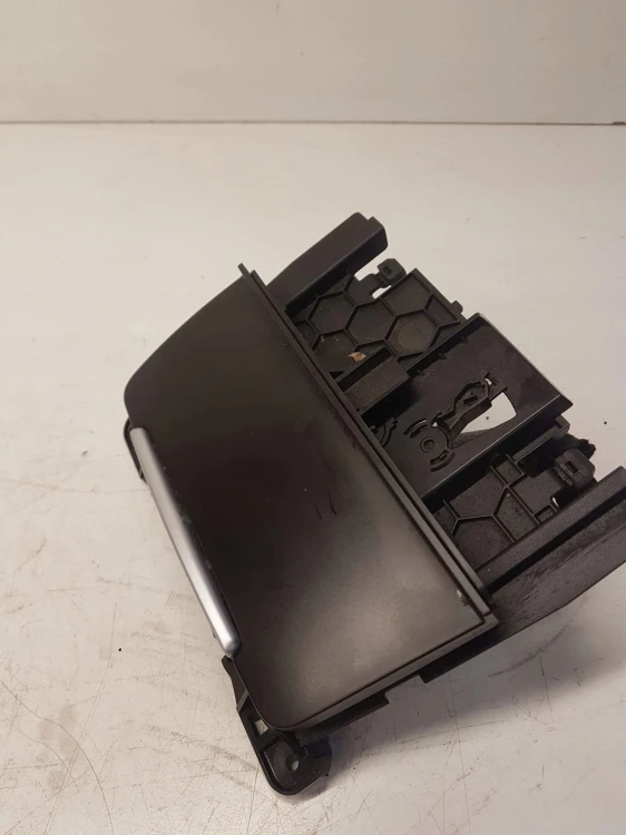 POPIELNICZKA SCHOWEK AUDI A4 B8 A5 8K0857951