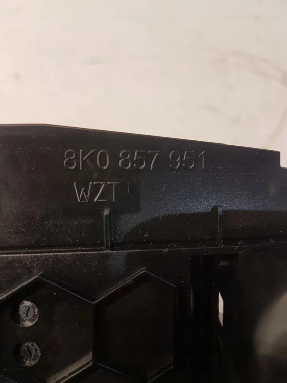 POPIELNICZKA SCHOWEK AUDI A4 B8 A5 8K0857951