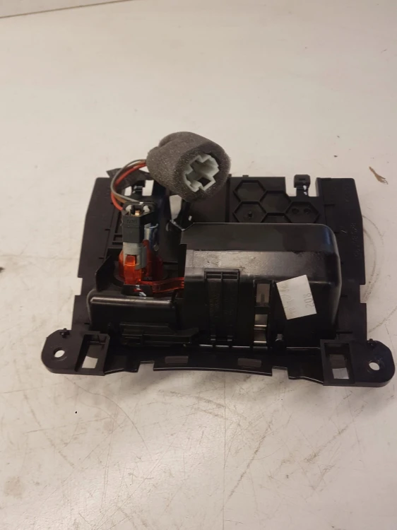 POPIELNICZKA SCHOWEK AUDI A4 B8 A5 8K0857951