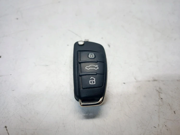 KLUCZYK PILOT SCYZORYK AUDI A3 8V 8V0837220 434MHZ 2/25 JAK NOWY