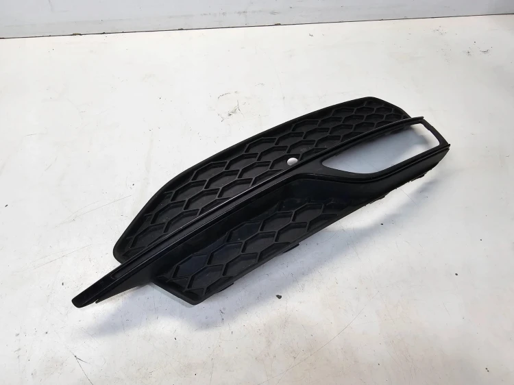 KRATKA ATRAPA ZDERZAKA PRAWA AUDI A3 8V 8V3807682G S-LINE