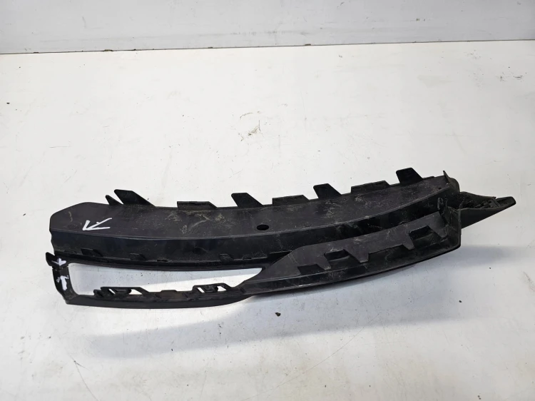 KRATKA ATRAPA ZDERZAKA PRAWA AUDI A3 8V 8V3807682G S-LINE