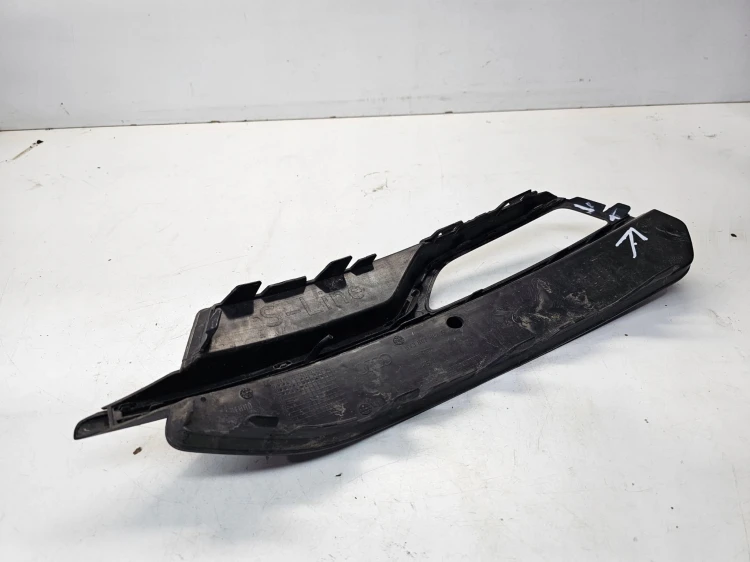 KRATKA ATRAPA ZDERZAKA PRAWA AUDI A3 8V 8V3807682G S-LINE