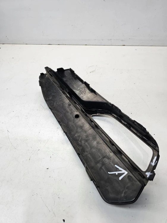 KRATKA ATRAPA ZDERZAKA PRAWA AUDI A3 8V 8V3807682G S-LINE