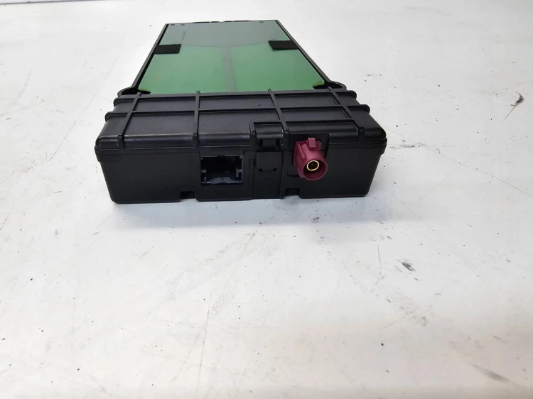 WZMACNIACZ ANTENOWY AUDI A3 8V 8V0035502