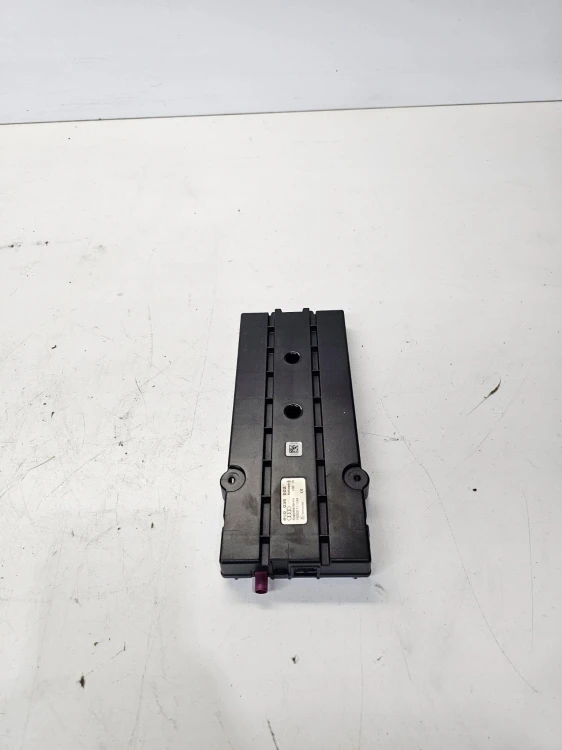 WZMACNIACZ ANTENOWY AUDI A3 8V 8V0035502