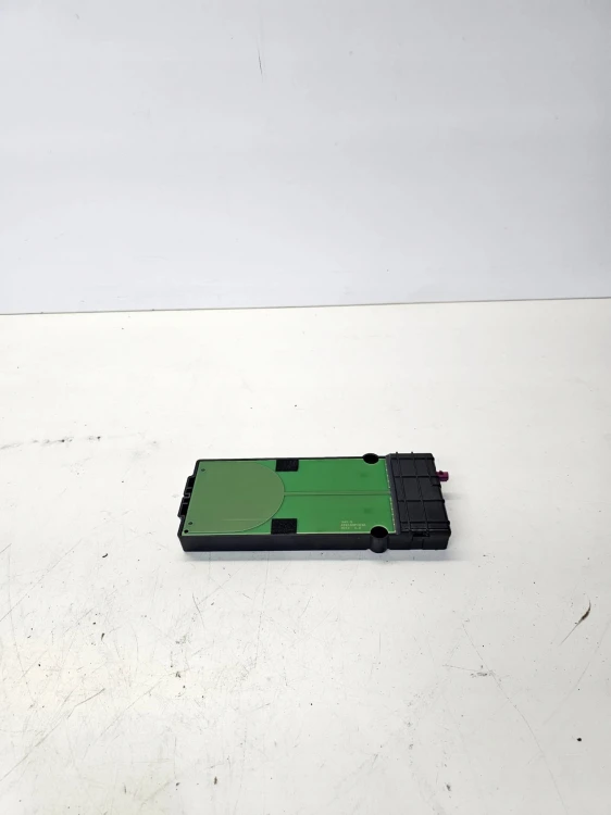 WZMACNIACZ ANTENOWY AUDI A3 8V 8V0035502
