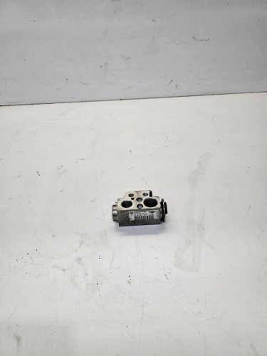 ZAWÓR ROZPRĘŻNY KLIMATYZACJI AUDI Q7 4L 7L0820679B