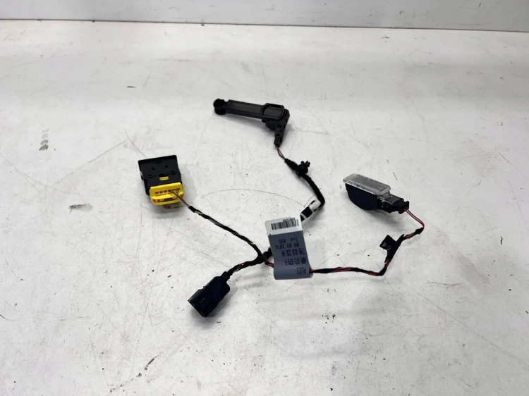 WIĄZKA SCHOWKA + WŁĄCZNIK AIRBAG AUDI Q5 FY 80A971679A