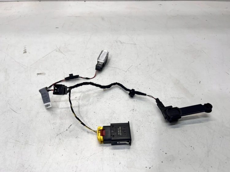 WIĄZKA SCHOWKA + WŁĄCZNIK AIRBAG AUDI Q5 FY 80A971679A