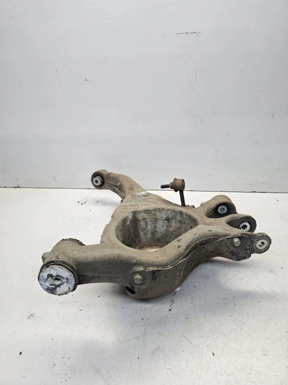 WAHACZ LEWY TYŁ POD PNEUMATYKĘ AUDI A6 C6 4F0505311L