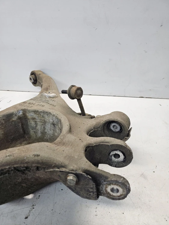 WAHACZ LEWY TYŁ POD PNEUMATYKĘ AUDI A6 C6 4F0505311L