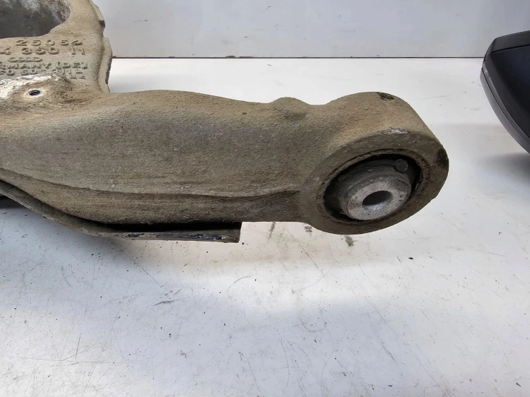 WAHACZ LEWY TYŁ POD PNEUMATYKĘ AUDI A6 C6 4F0505311L