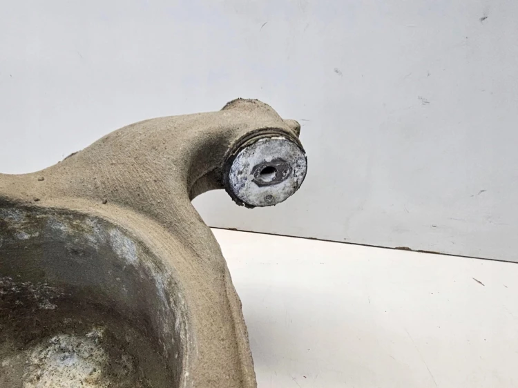 WAHACZ LEWY TYŁ POD PNEUMATYKĘ AUDI A6 C6 4F0505311L