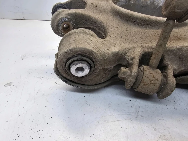 WAHACZ LEWY TYŁ POD PNEUMATYKĘ AUDI A6 C6 4F0505311L