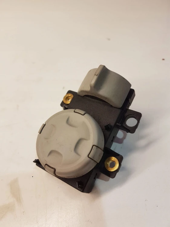 PRZEŁĄCZNIK REGULACJI FOTELA AUDI A8 D3 4E0959778C