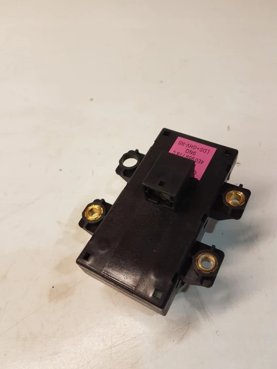 PRZEŁĄCZNIK REGULACJI FOTELA AUDI A8 D3 4E0959778C