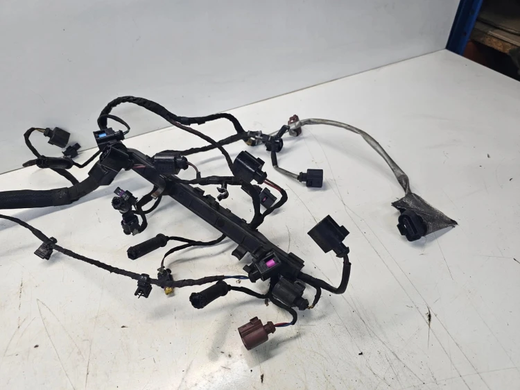 WIĄZKA SILNIKA AUDI A3 8V VW SEAT SKODA 2.0 TDI 04L972627AK