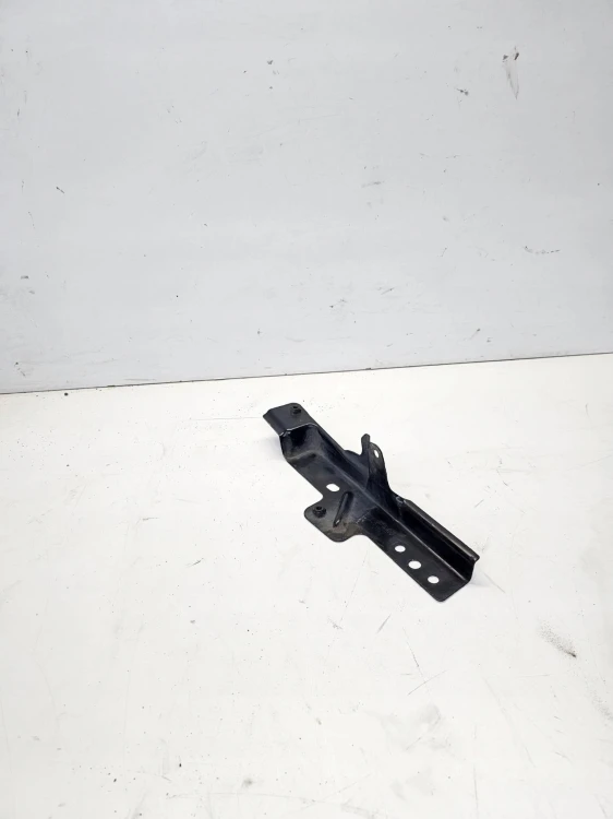UCHWYT MOCOWANIE FILTRA POWIETRZA AUDI Q7 4L 4L0805697