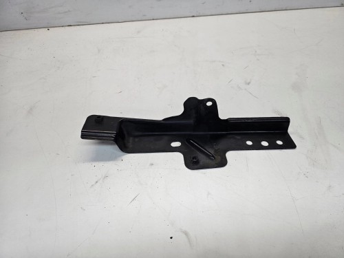 UCHWYT MOCOWANIE FILTRA POWIETRZA AUDI Q7 4L 4L0805697