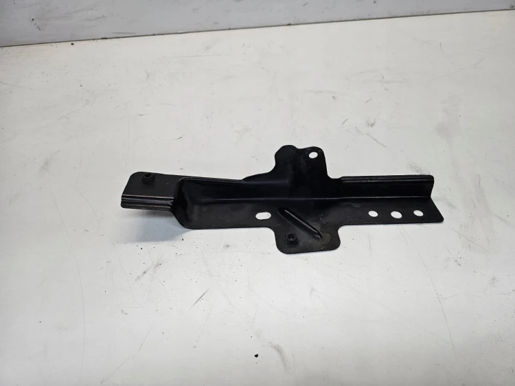 UCHWYT MOCOWANIE FILTRA POWIETRZA AUDI Q7 4L 4L0805697