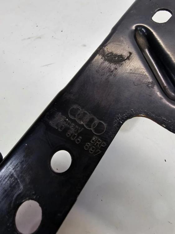 UCHWYT MOCOWANIE FILTRA POWIETRZA AUDI Q7 4L 4L0805697