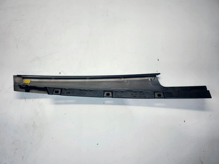 NAKŁADKA OSŁONA SŁUPKA DRZWI PRAWY PRZÓD AUDI A4 B8 8K0837902M POŁYSK