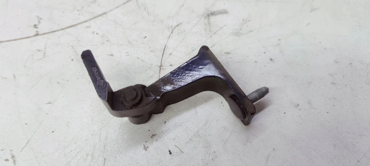 ZAWIAS DRZWI PRAWY AUDI A4 B9 8W5831404A