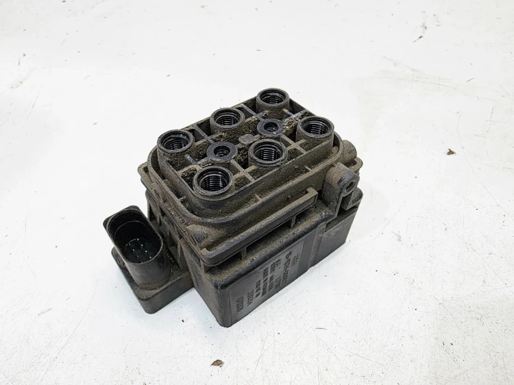 ZAWÓR ROZDZIELACZ PNEUMATYKI AUDI Q7 4L 15-1524-0008.2 15152400082