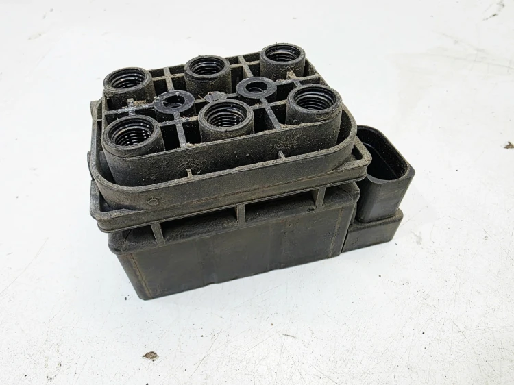 ZAWÓR ROZDZIELACZ PNEUMATYKI AUDI Q7 4L 15-1524-0008.2 15152400082