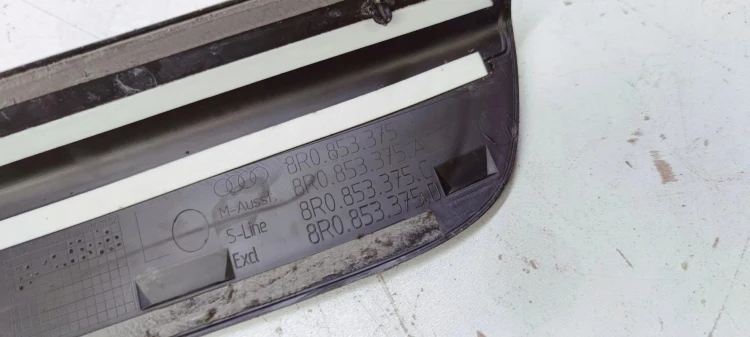 LISTWA PROGOWA LEWY TYŁ Q5 8R 8R0853375