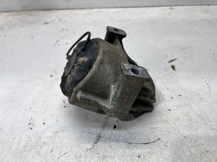PODUSZKA SILNIKA Z CZUJNIKIEM AUDI A4 B8 A5 8T Q5 8R 8K0199381DQ