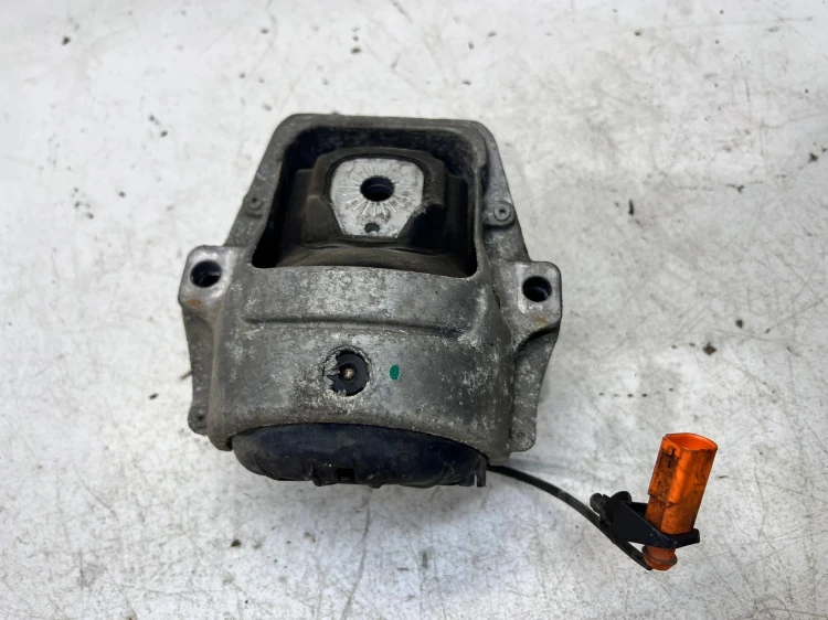 PODUSZKA SILNIKA Z CZUJNIKIEM AUDI A4 B8 A5 8T Q5 8R 8K0199381DQ