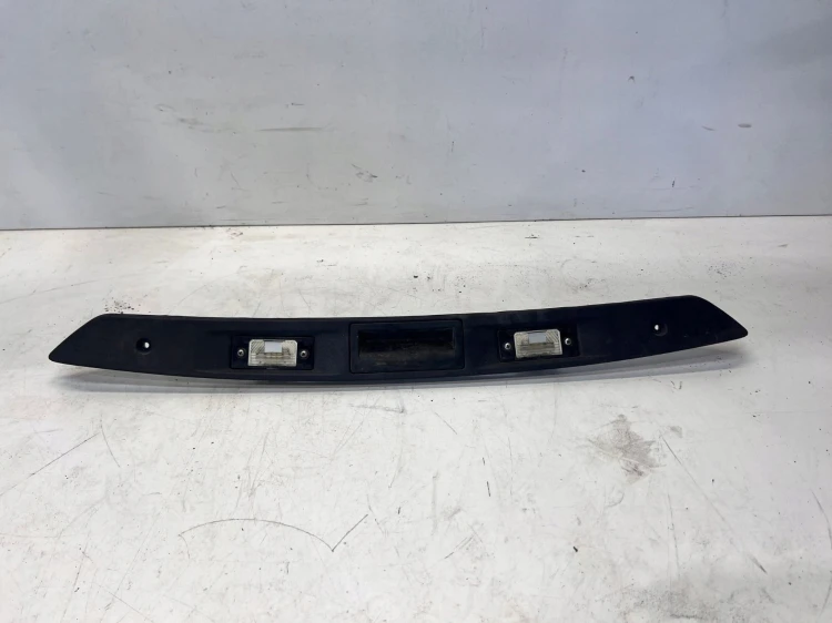 PODŚWIETLENIE TABLICY REJESTRACYJNEJ VW TIGUAN 5N0827287A