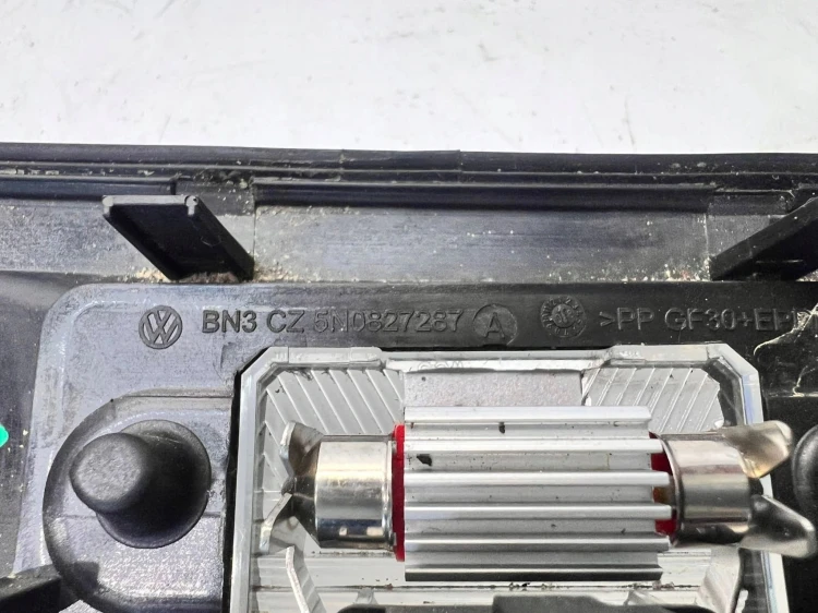 PODŚWIETLENIE TABLICY REJESTRACYJNEJ VW TIGUAN 5N0827287A