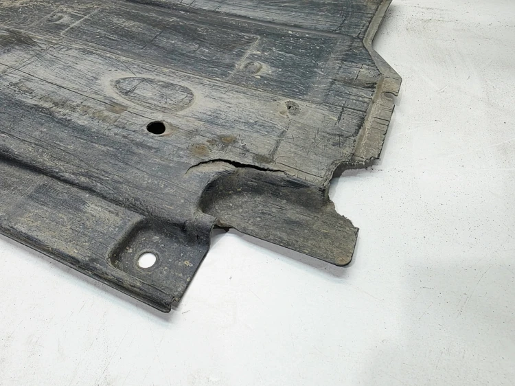 OSŁONA PŁYTA PODWOZIA LEWA DUŻA AUDI A6 C6 4F0825207F 7/26