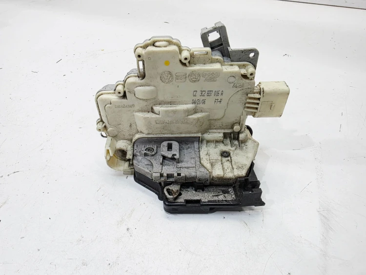 ZAMEK DRZWI PRAWY PRZÓD AUDI Q7 4L 3C2837016A 9 PIN