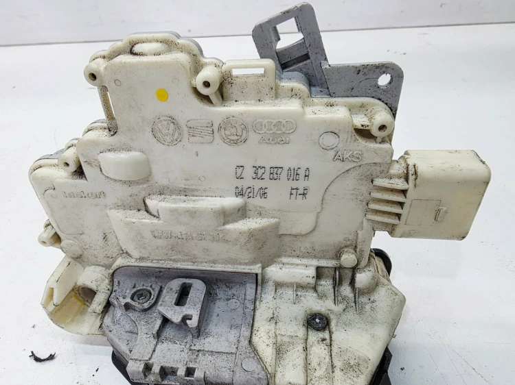 ZAMEK DRZWI PRAWY PRZÓD AUDI Q7 4L 3C2837016A 9 PIN