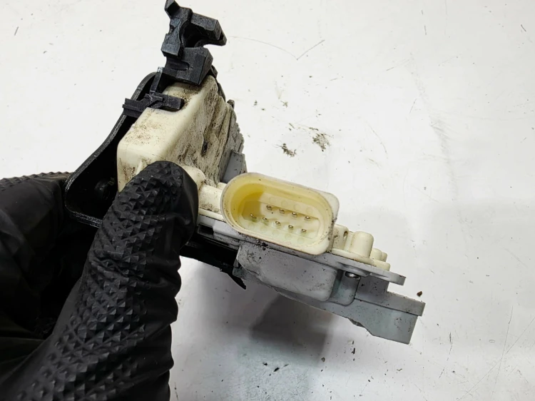 ZAMEK DRZWI PRAWY PRZÓD AUDI Q7 4L 3C2837016A 9 PIN