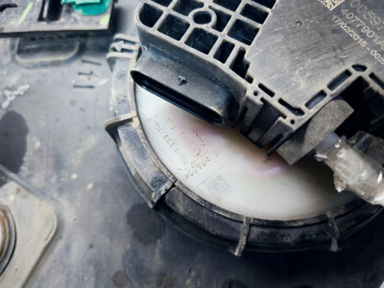 POMPA ZBIORNIK PŁYNU ADBLUE AUDI A4 B8 A5 8T LIFT 8K0131969 8K0131877S