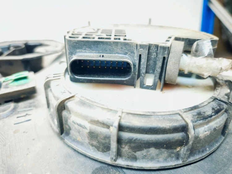 POMPA ZBIORNIK PŁYNU ADBLUE AUDI A4 B8 A5 8T LIFT 8K0131969 8K0131877S
