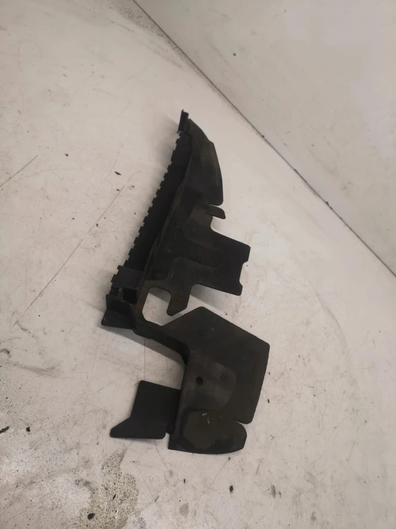 KIEROWNICA POWIETRZA PRAWA AUDI A6 C6 4F0121284