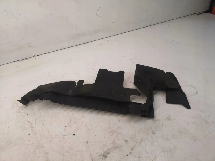 KIEROWNICA POWIETRZA PRAWA AUDI A6 C6 4F0121284