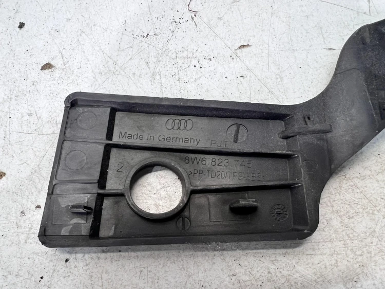 NAKŁADKA BŁOTNIKA LEWA AUDI A5 8W 8W6823745