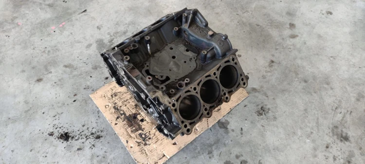 BLOK SILNIKA AUDI A4 A6 2.7 TDI BPP 059103021AL