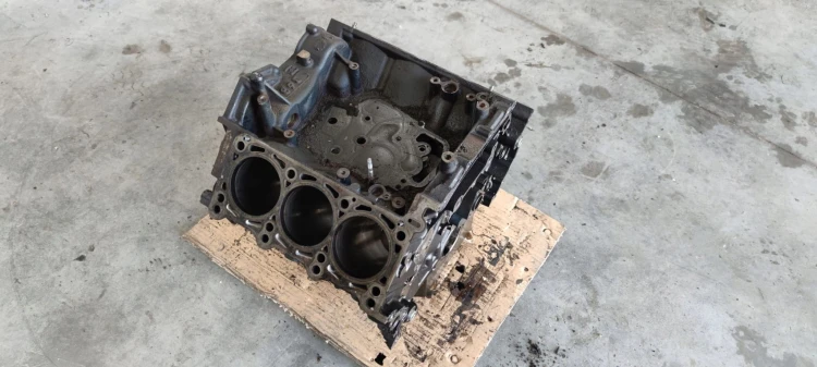 BLOK SILNIKA AUDI A4 A6 2.7 TDI BPP 059103021AL