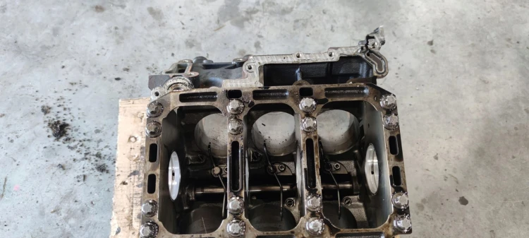 BLOK SILNIKA AUDI A4 A6 2.7 TDI BPP 059103021AL